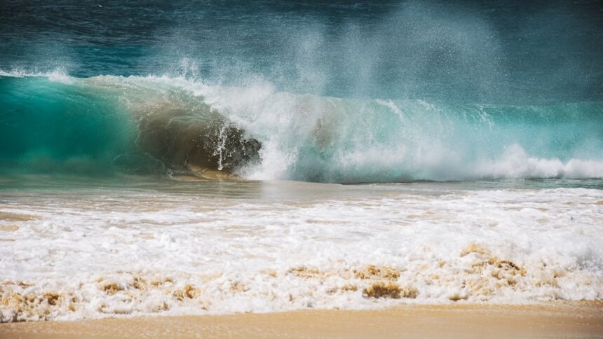 Pacific Ocean waves representing El Nino warm water pattern, Super El Nino 2026